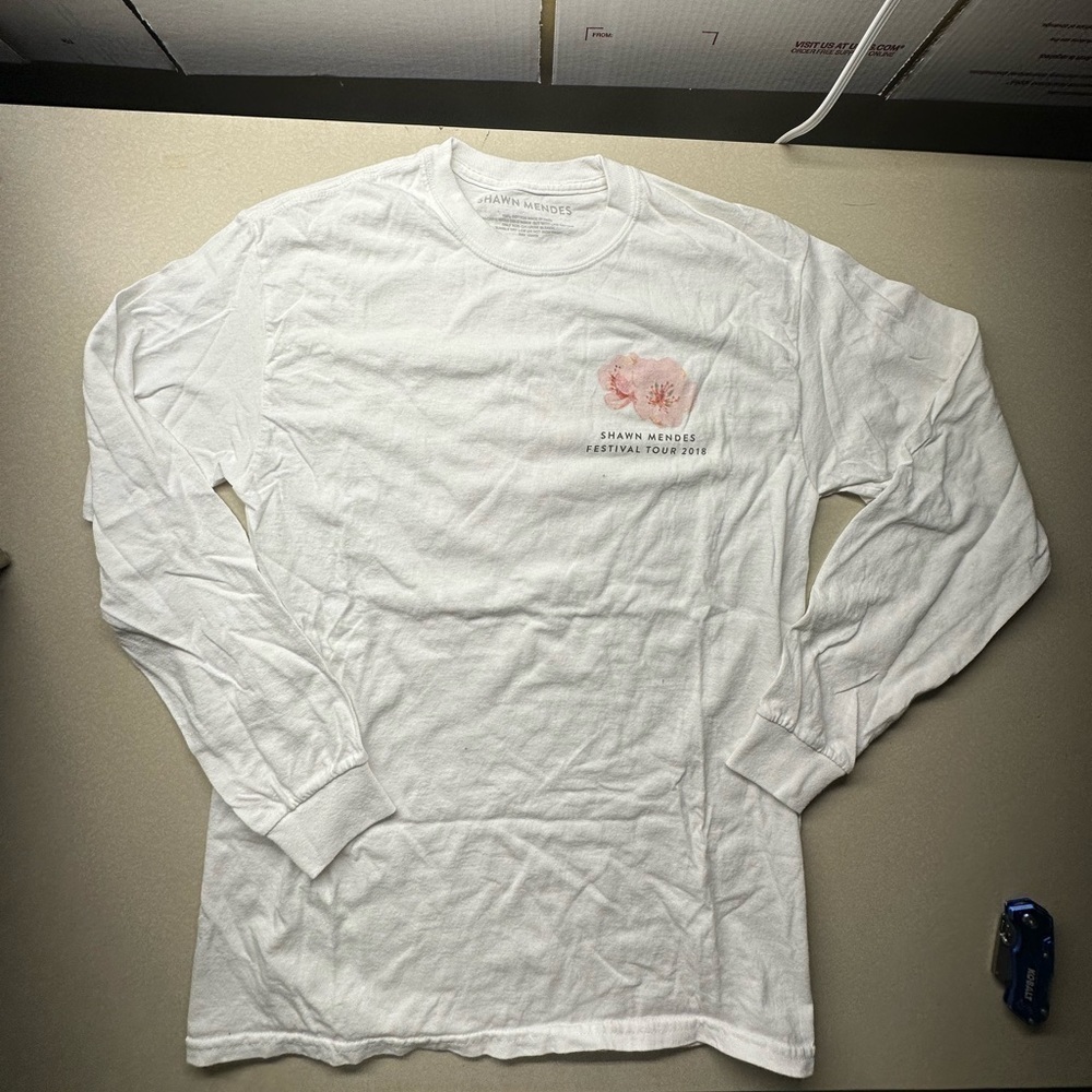 Men’s medium Shawn mendes festival tour 2018 long sleeve